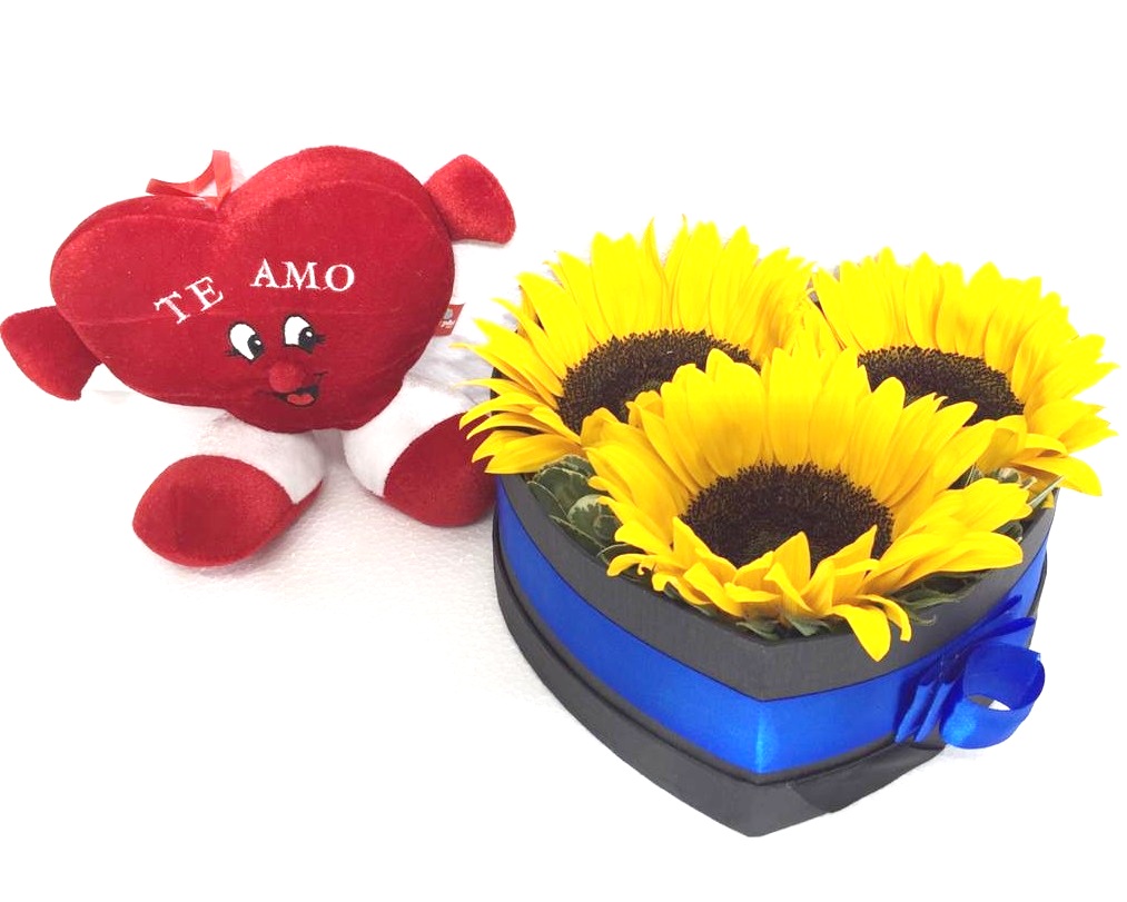 Caja Corazn 3 Girasoles ms Peluchito Corazn 19 cm